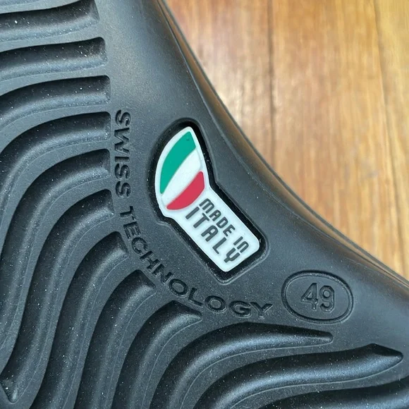 Men's Black Athletic Shoes - Picture 8 of 11